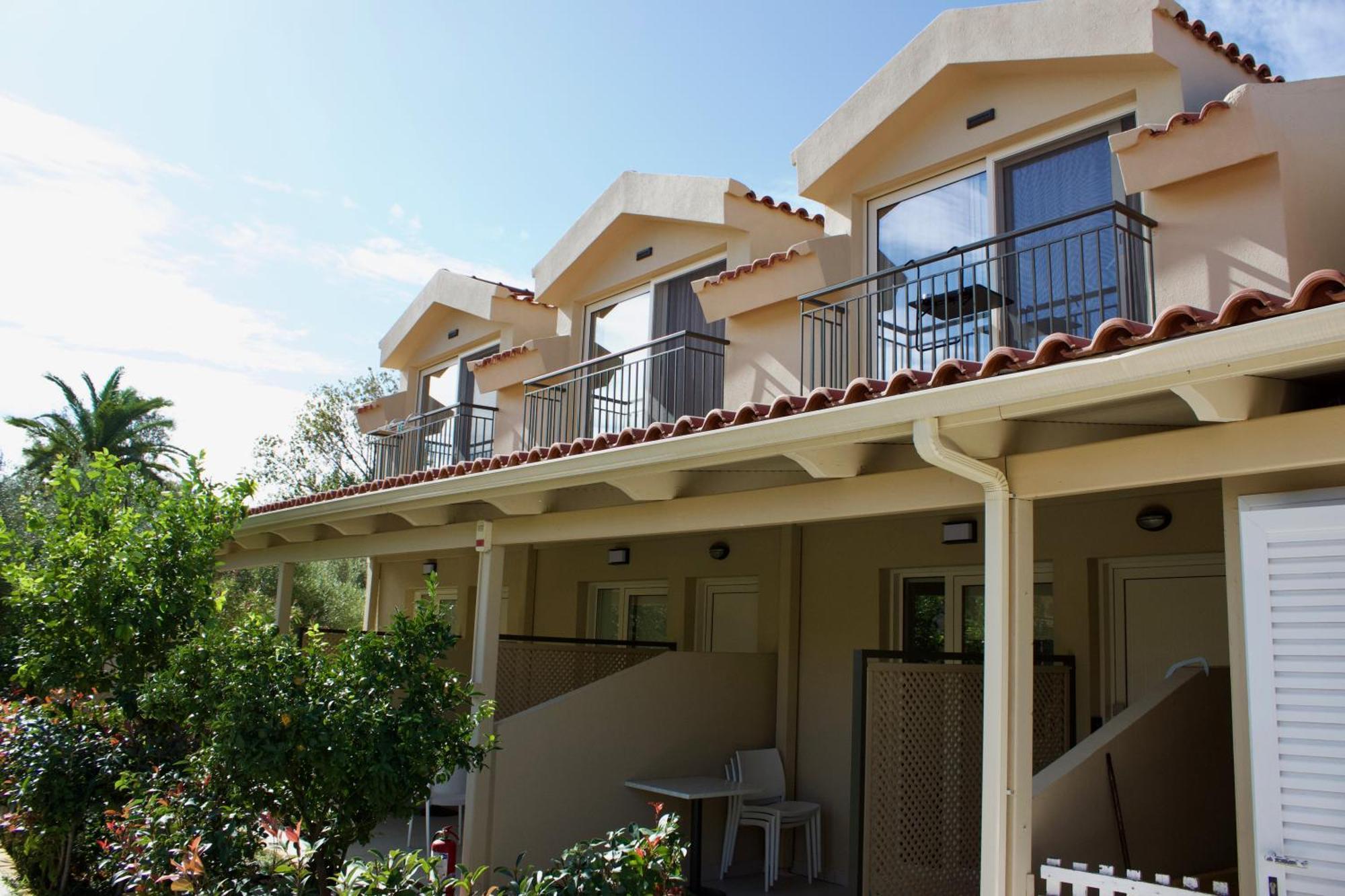 Makris Yialos Apartments Ласи Екстериор снимка